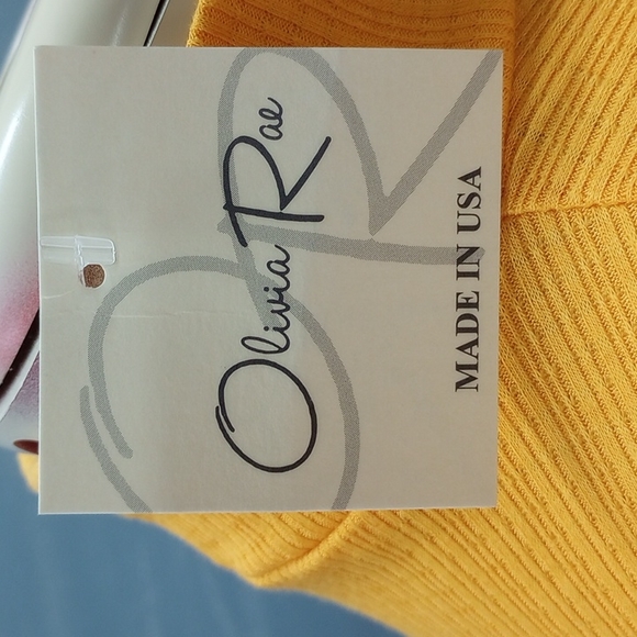 Olivia Rae Cropped, Scalloped, Gorgeous Sweater, Medium, Runs small for Medium - Picture 4 of 5